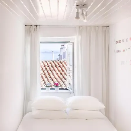 Typical Portuguese Tiles リスボン